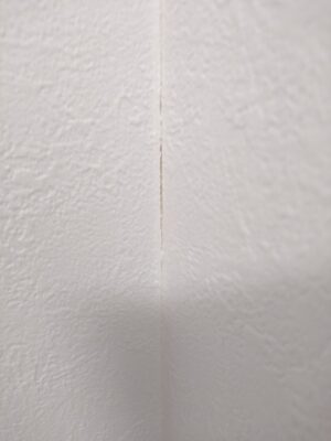 クロスの隙間