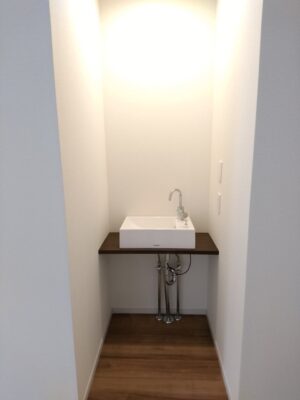 建設の 新築一戸建て (川越市) - 1階リビングにも手洗い器