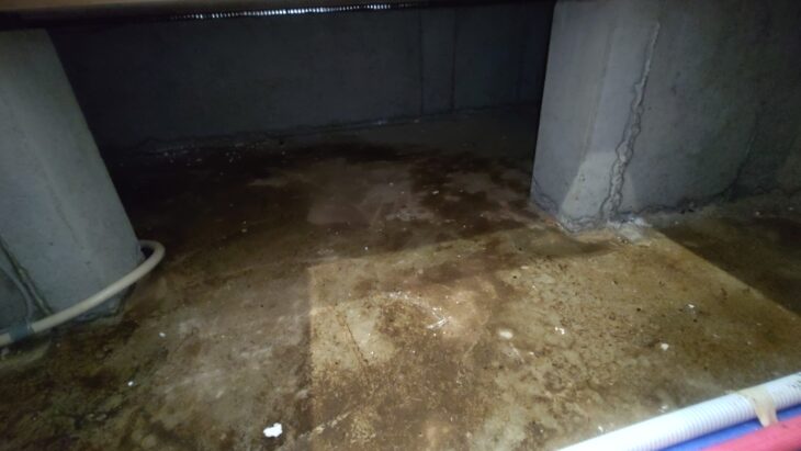 床下の水濡れ 