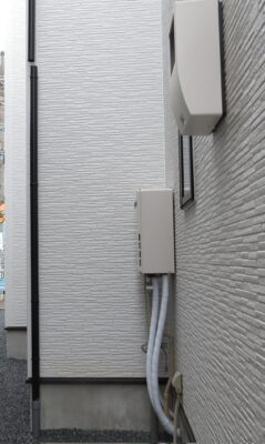 途切れた竪樋 遠方から