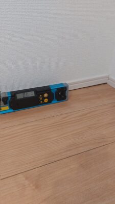 床面は水平でした