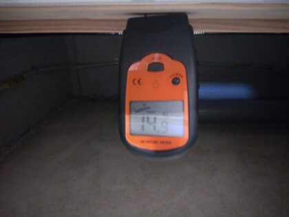 床下木材の含水量測定